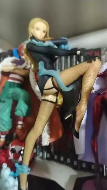 One Piece: Kalifa Raise Your Foot Ver. 1/8 Scale Figure