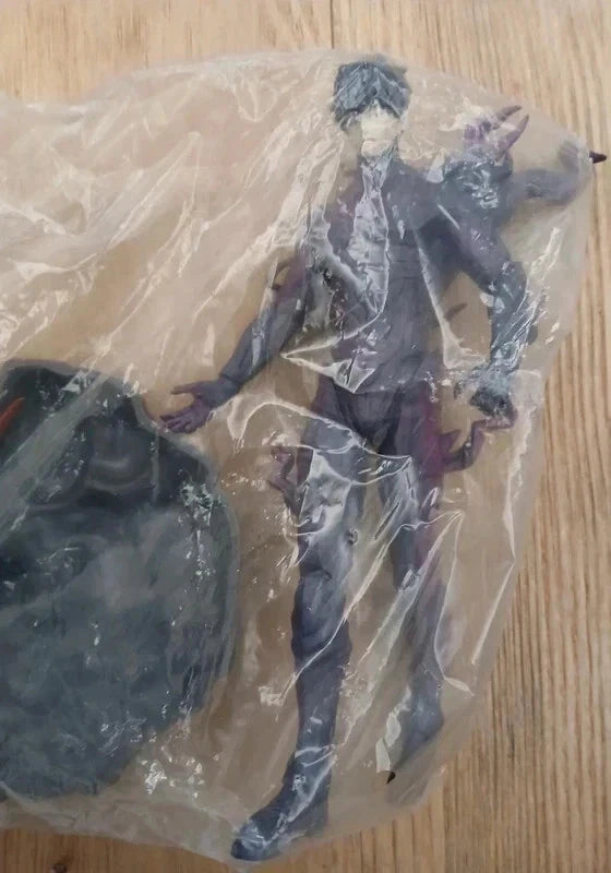 Solo Leveling: Sung Jinwoo Shadow King Ver. 1/9 Scale Figure