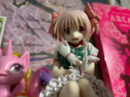 Madoka Kaname Sitting Puella Magi Madoka Magica Anime Figure Model PVC 5.8" [Boxed]