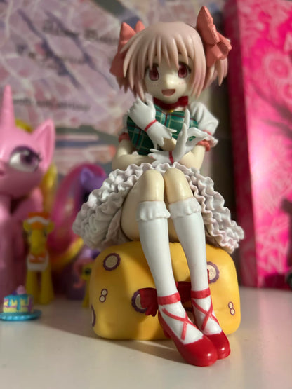 Madoka Kaname Sitting Puella Magi Madoka Magica Anime Figure Model PVC 5.8" [Boxed]