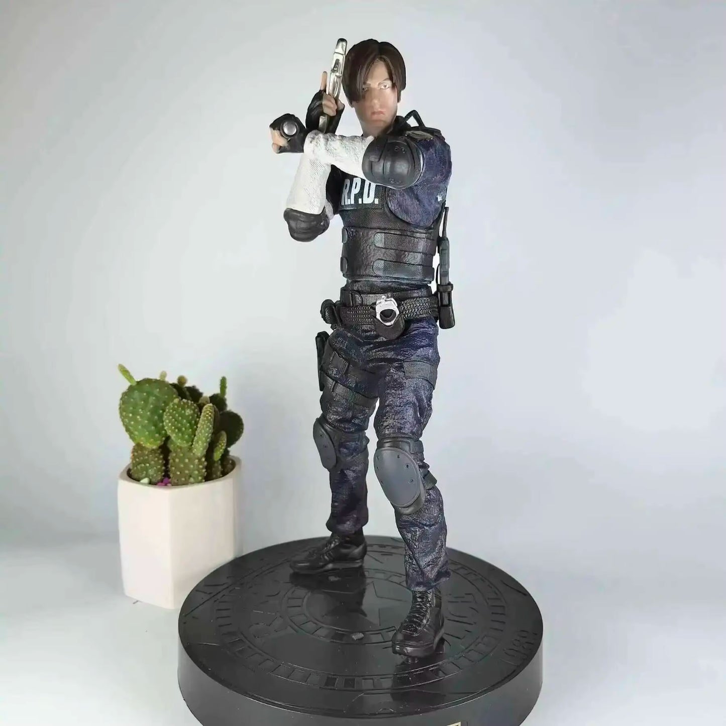 Leon Scott Kennedy and Jill Valentine Resident Evil Figure Model Statue PVC 13" [No Box]