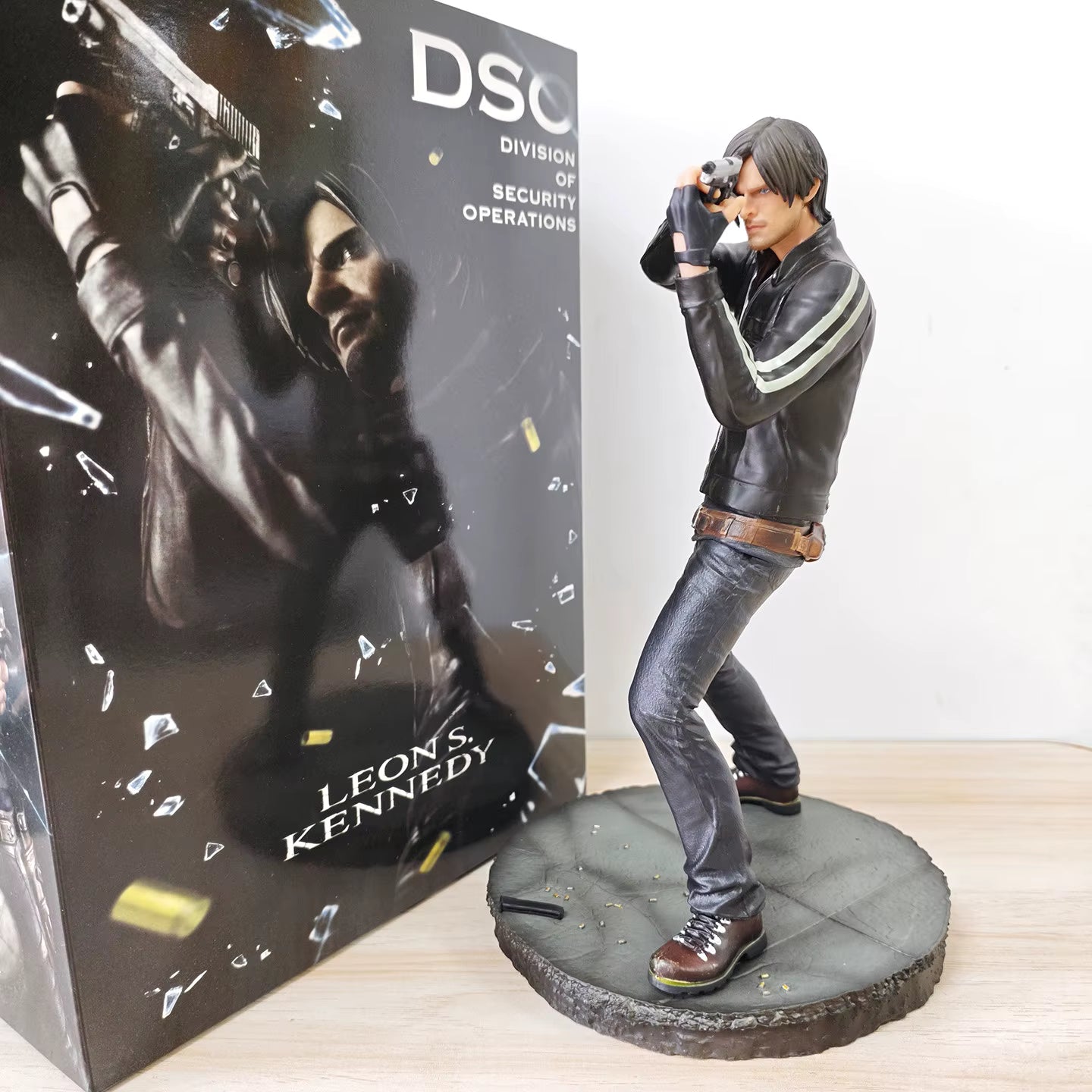 Leon S. Kennedy Resident Evil: Vendetta Collectible Figure Model Statue PVC 11" [Boxed]