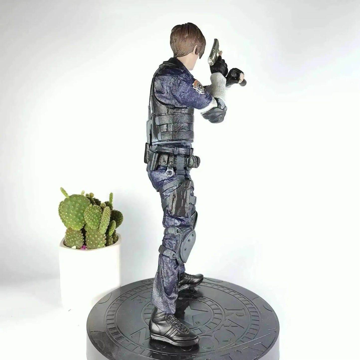Leon Scott Kennedy and Jill Valentine Resident Evil Figure Model Statue PVC 13" [No Box]