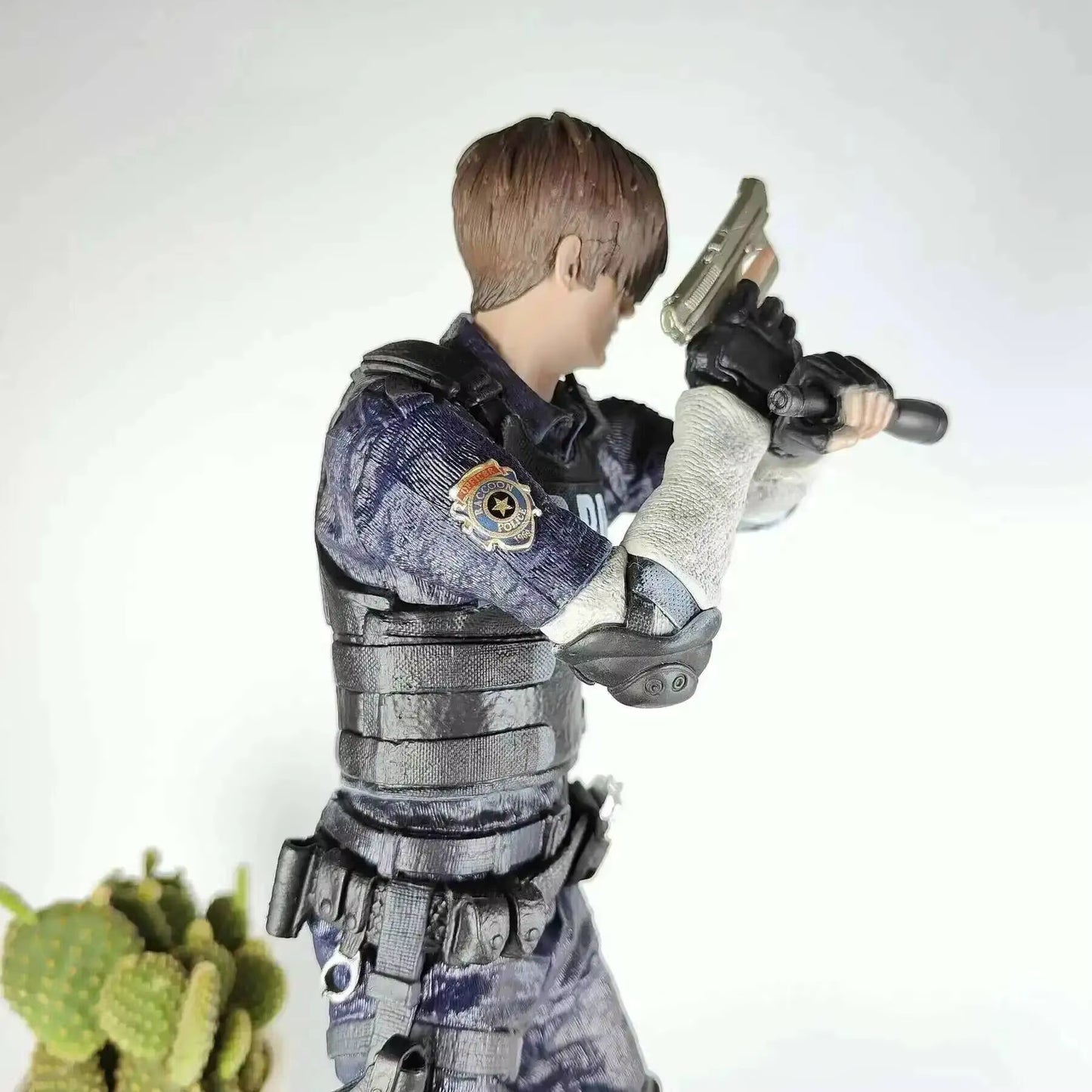 Leon Scott Kennedy and Jill Valentine Resident Evil Figure Model Statue PVC 13" [No Box]