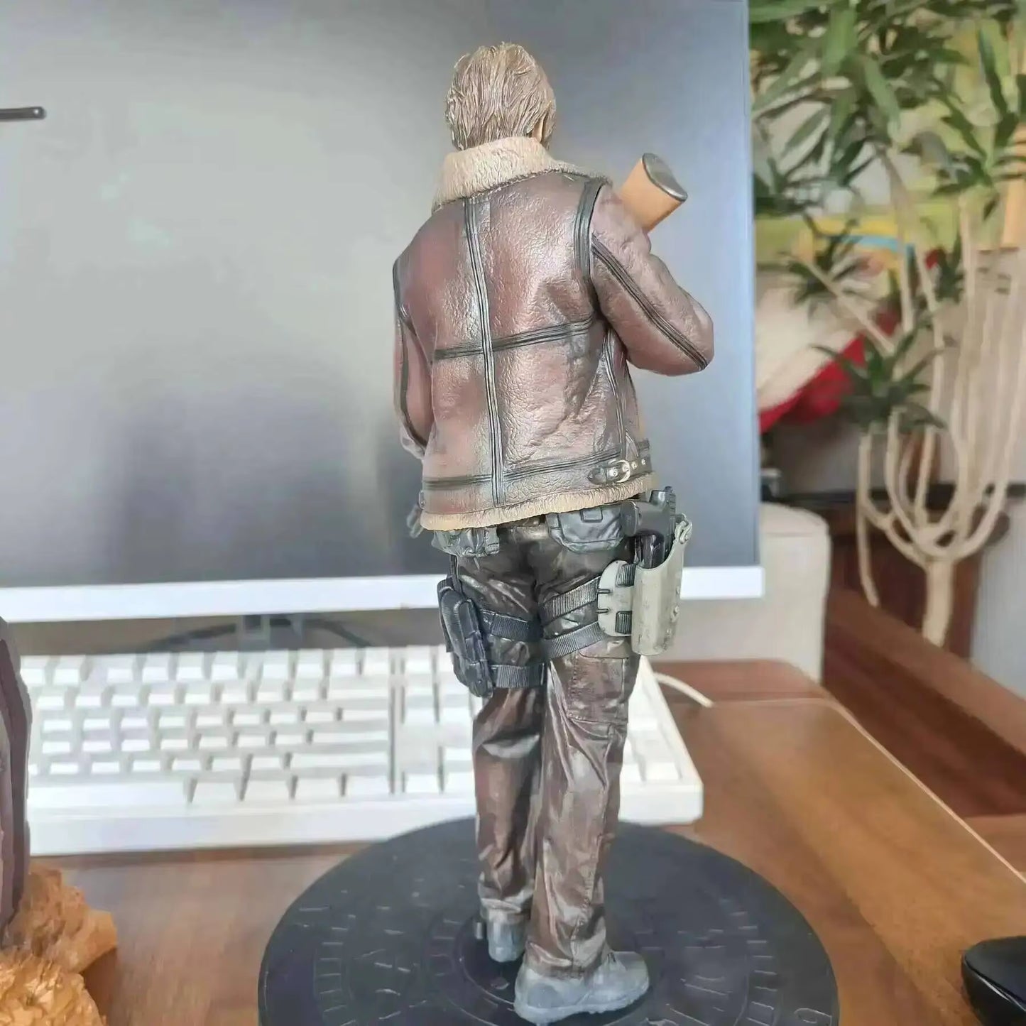Ada Wong and Leon Scott Kennedy Resident Evil Collectible Figure Model Statue PVC [No Box]