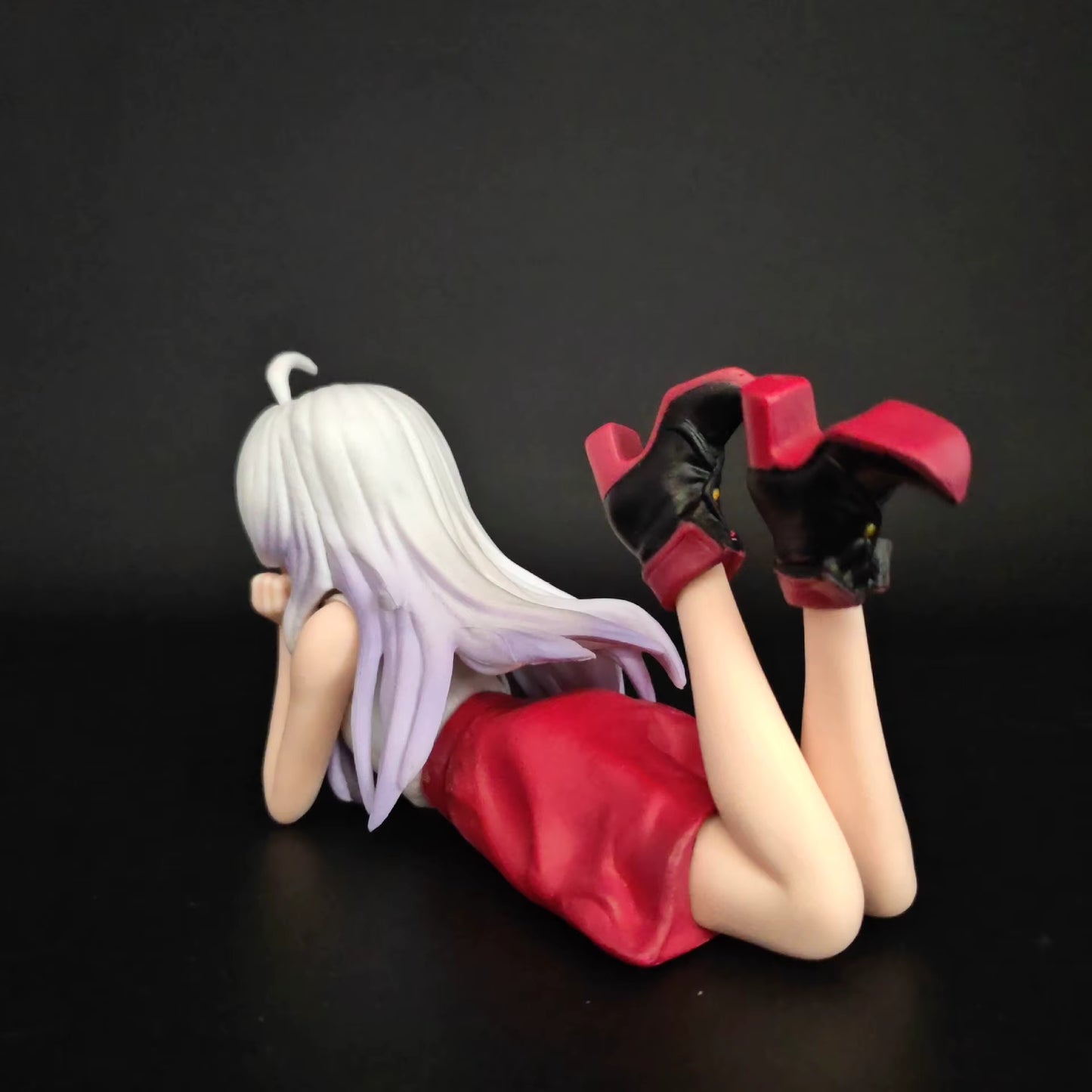 Wandering Witch: The Journey of Elaina — Elaina Lying Down Ver. Non-Scale Noodle Stopper Figure