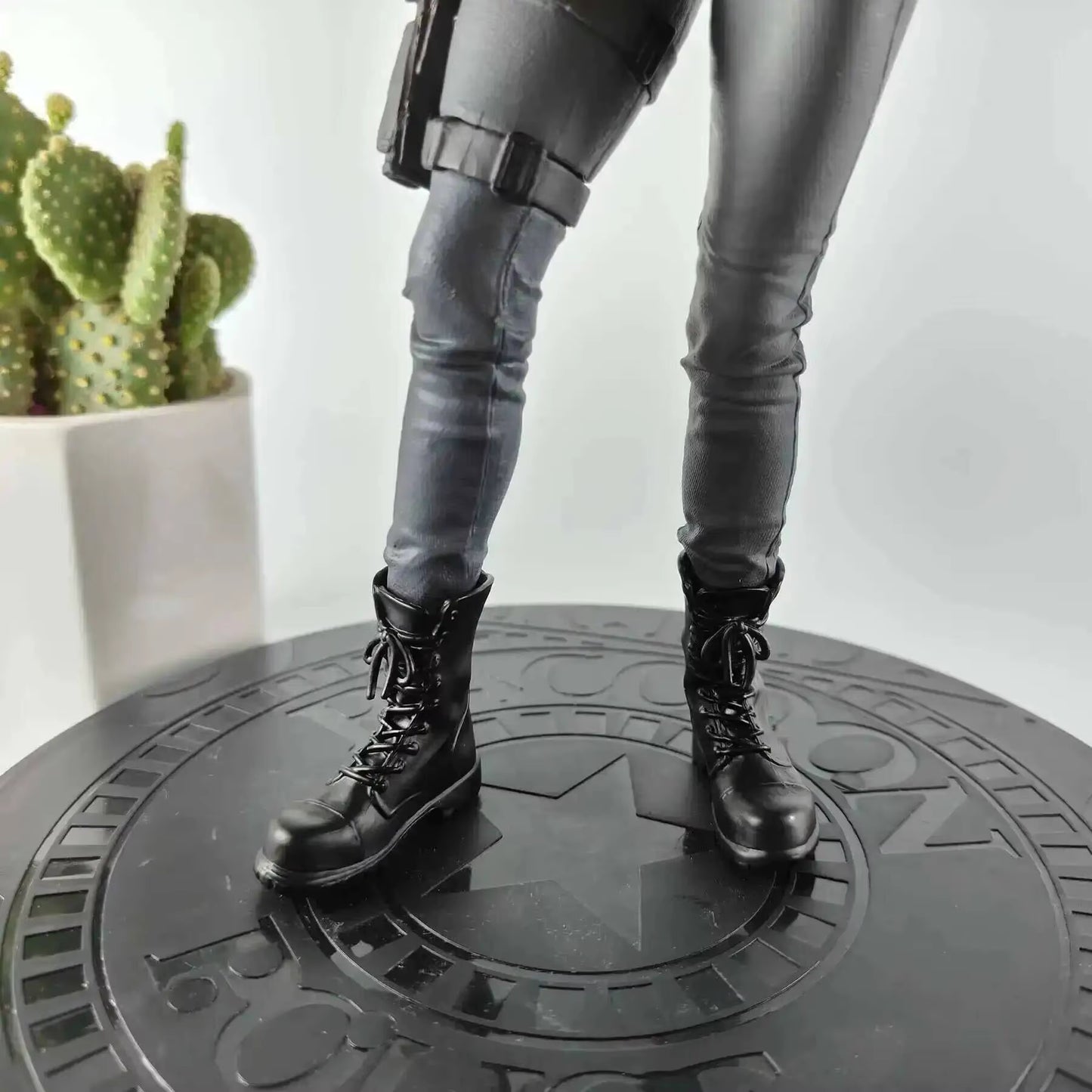 Leon Scott Kennedy and Jill Valentine Resident Evil Figure Model Statue PVC 13" [No Box]