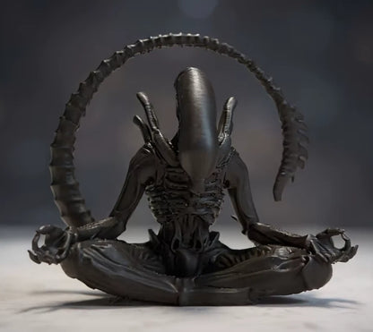 Alien Meditating Desktop Ornament Collectible Xenomorph Figure PVC 3" [No Box]