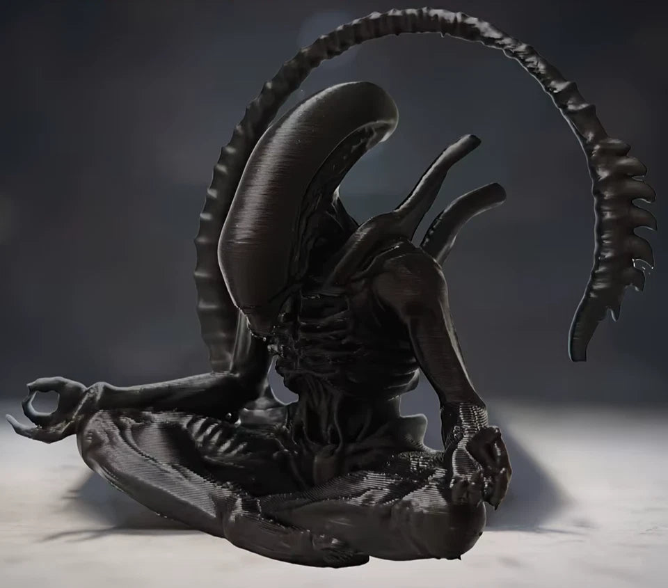 Alien Meditating Desktop Ornament Collectible Xenomorph Figure PVC 3" [No Box]