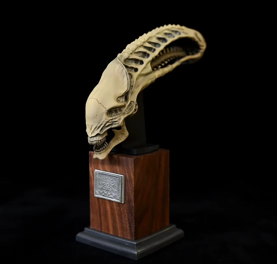 Alien Skull Desktop Ornament Decor Collectible Xenomorph Figure PVC 6" [No Box]