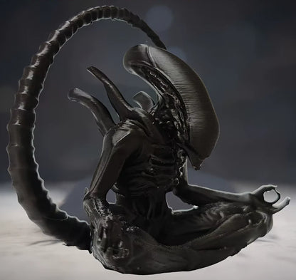 Alien Meditating Desktop Ornament Collectible Xenomorph Figure PVC 3" [No Box]