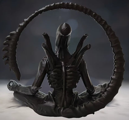 Alien Meditating Desktop Ornament Collectible Xenomorph Figure PVC 3" [No Box]