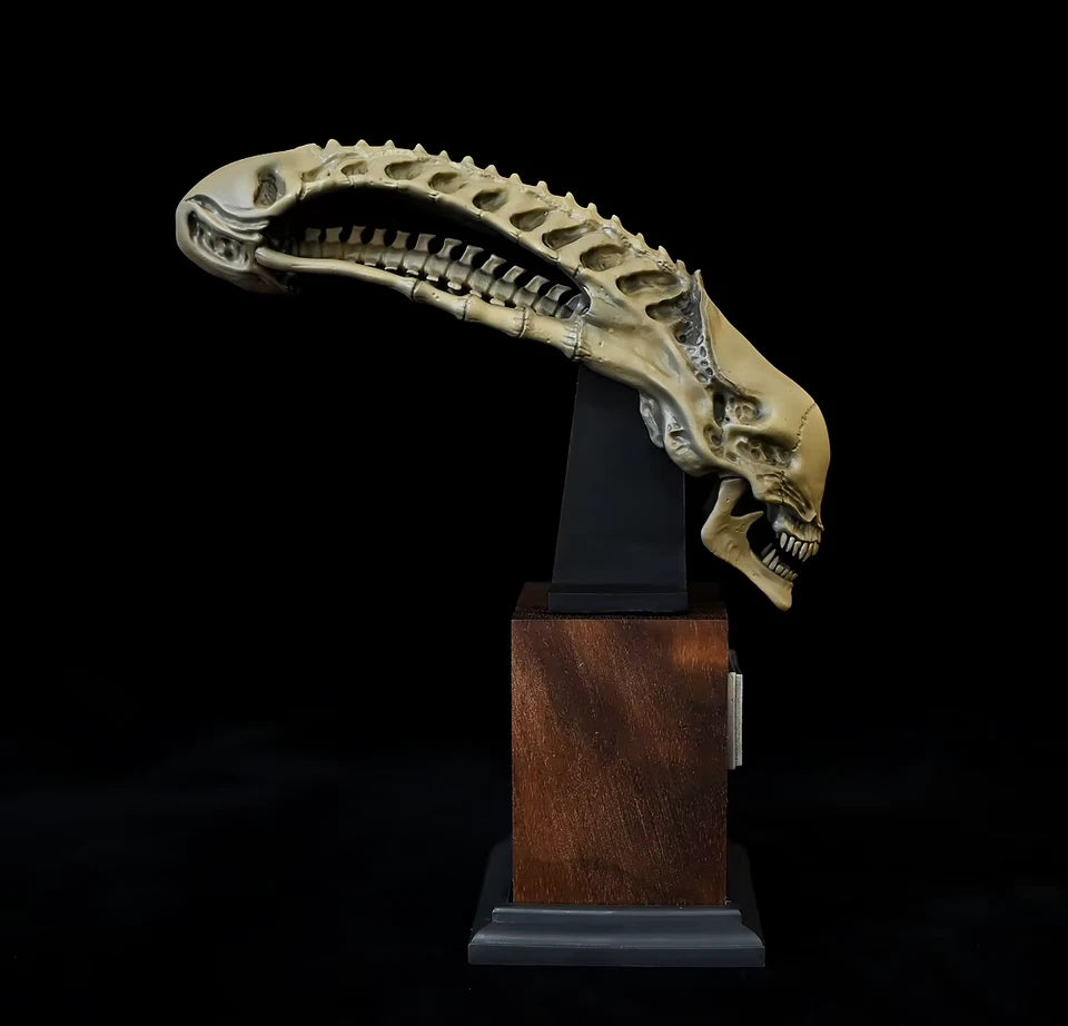 Alien Skull Desktop Ornament Decor Collectible Xenomorph Figure PVC 6" [No Box]