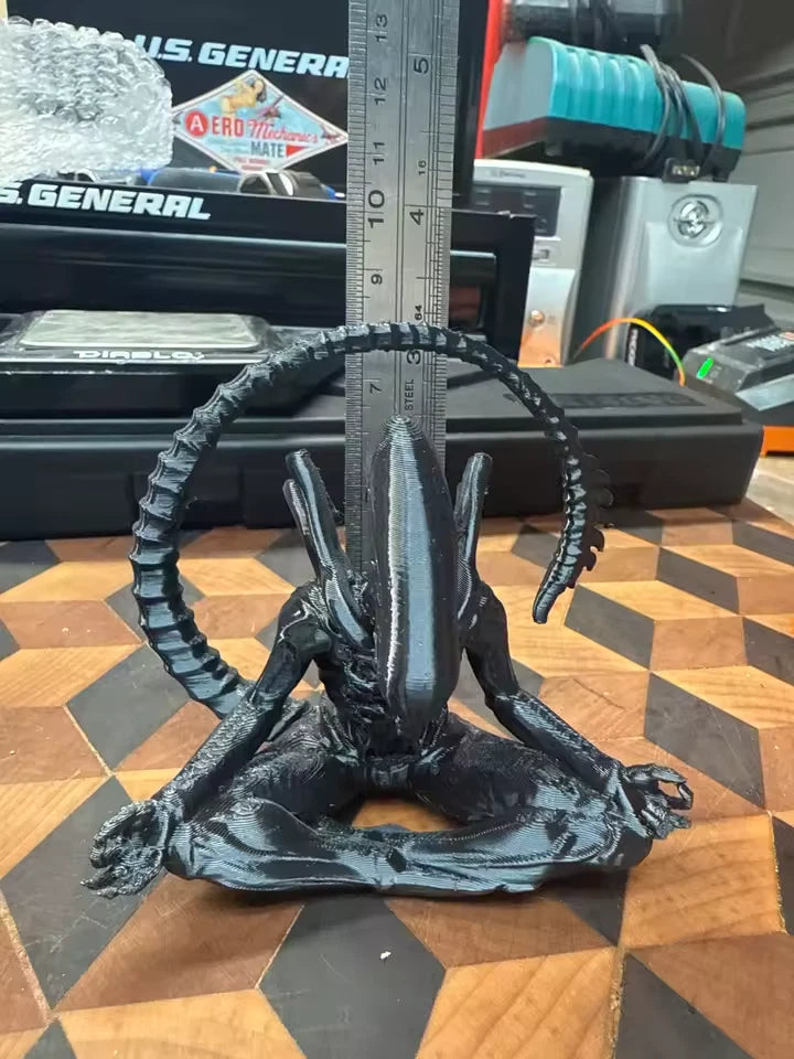 Alien Meditating Desktop Ornament Collectible Xenomorph Figure PVC 3" [No Box]